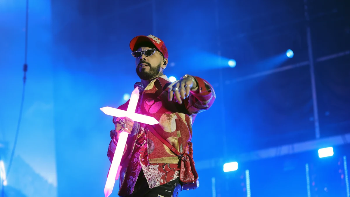 Anuel AA Zona Fan